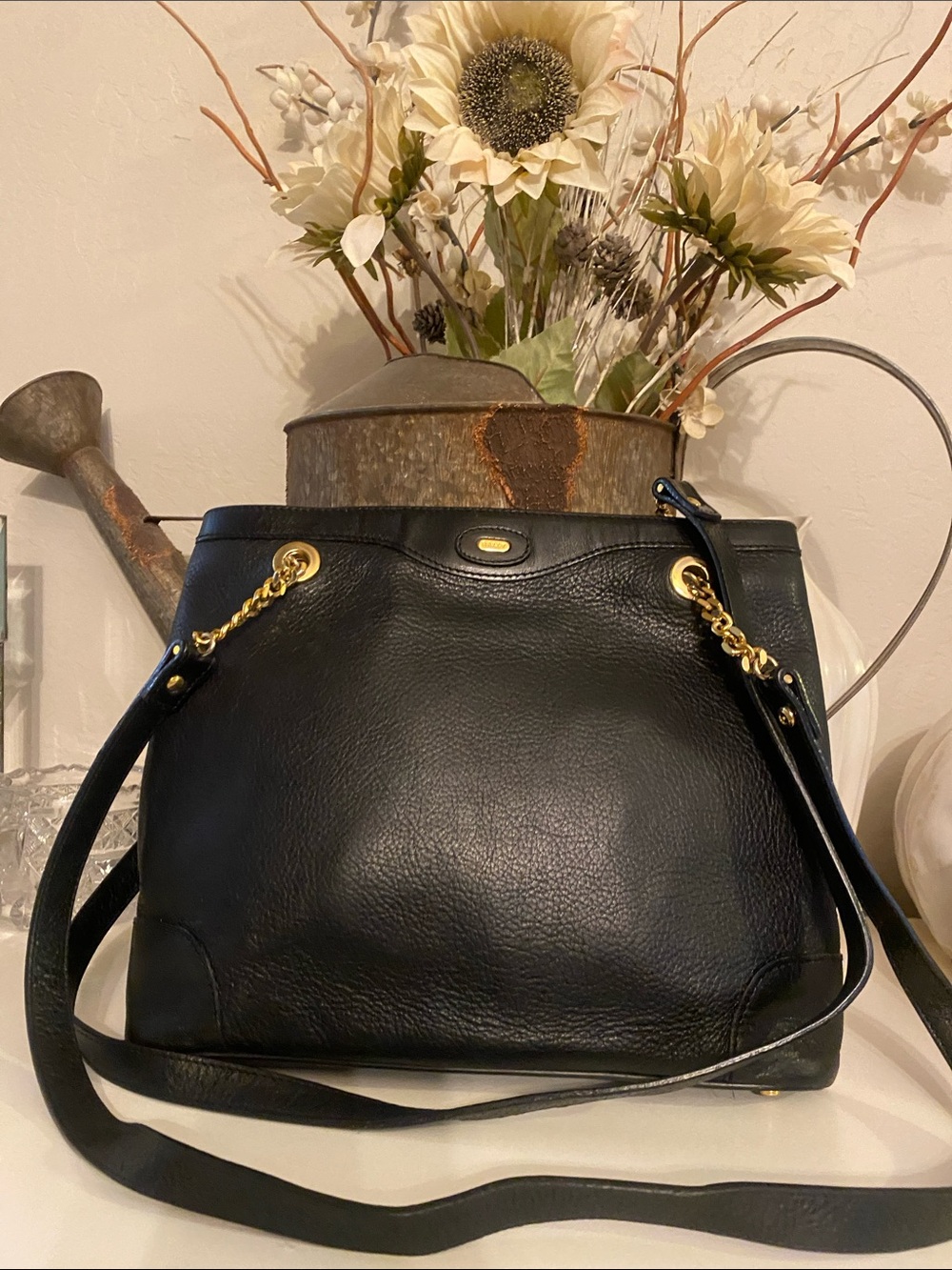 Vintage Bally bag in black leather with gold hardware